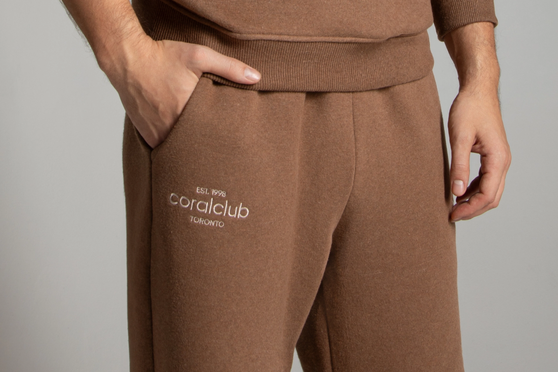 Unisex straight-leg pants, brown